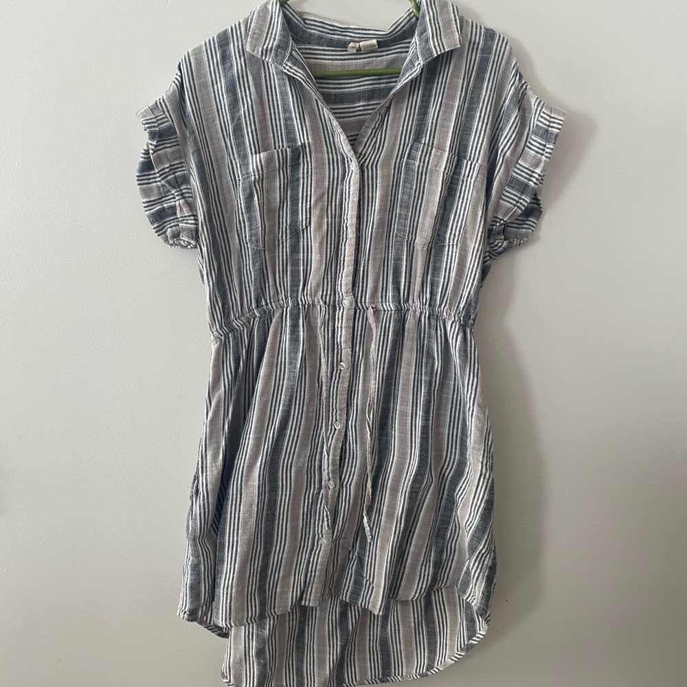 Super cute, size large, button up dress